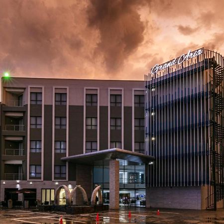 The Grand Aria Hotel And Conference Centre 哈博罗内 外观 照片