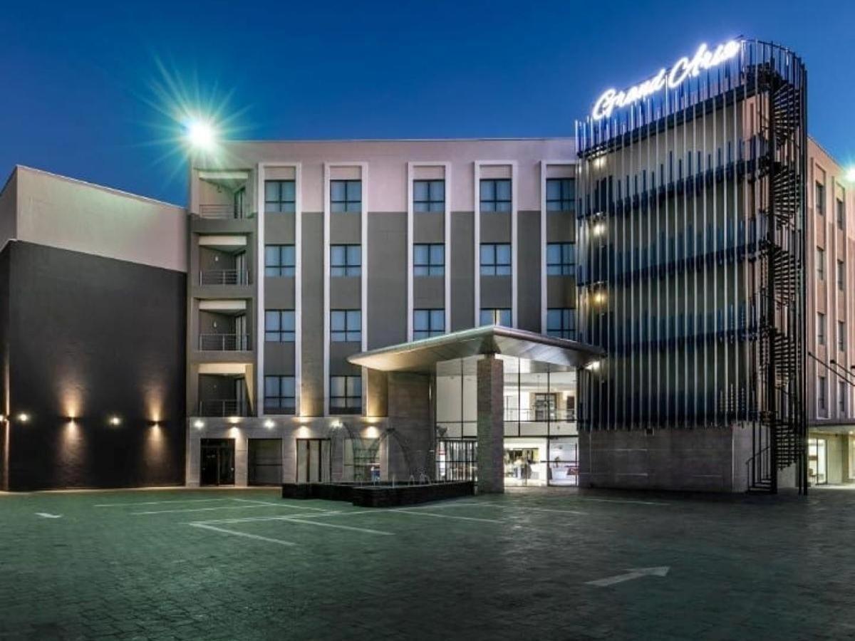 The Grand Aria Hotel And Conference Centre 哈博罗内 外观 照片