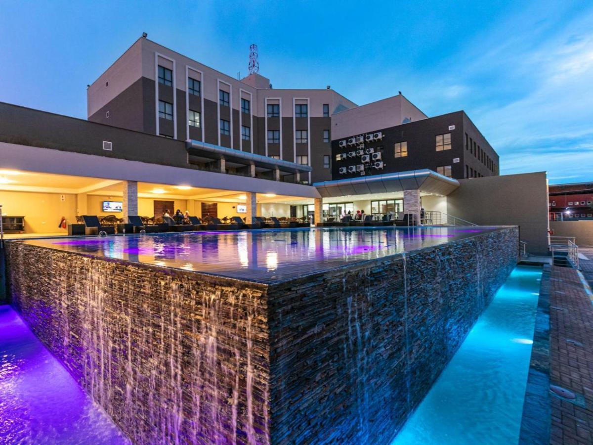 The Grand Aria Hotel And Conference Centre 哈博罗内 外观 照片